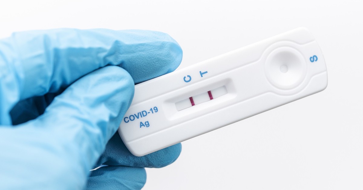 COVID-19 powraca. Lekarze mówią o wzroście zachorowań, ale jest też dobra wiadomość