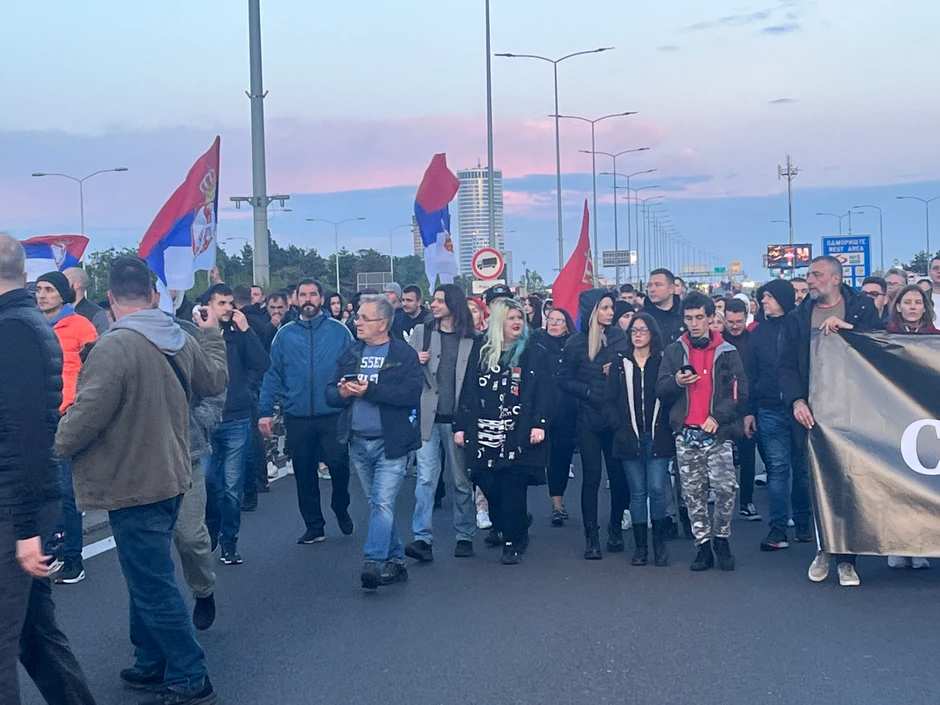 Prelazak demonstranata preko "Gazele"