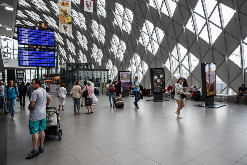 Ruszyła budowa schodów ruchomych na dworcu Poznań Główny