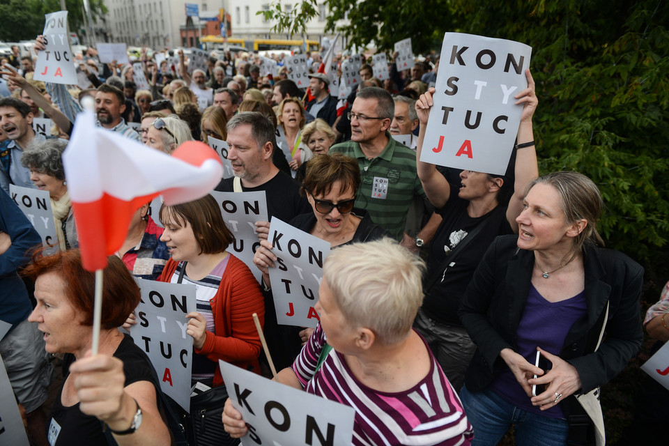 WARSZAWA PROTEST POD SIEDZIBĄ PIS (protest)