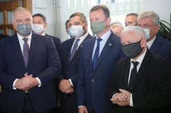 Pięć godzin rozmów na Nowogrodzkiej. Koalicjanci są "pełni optymizmu"