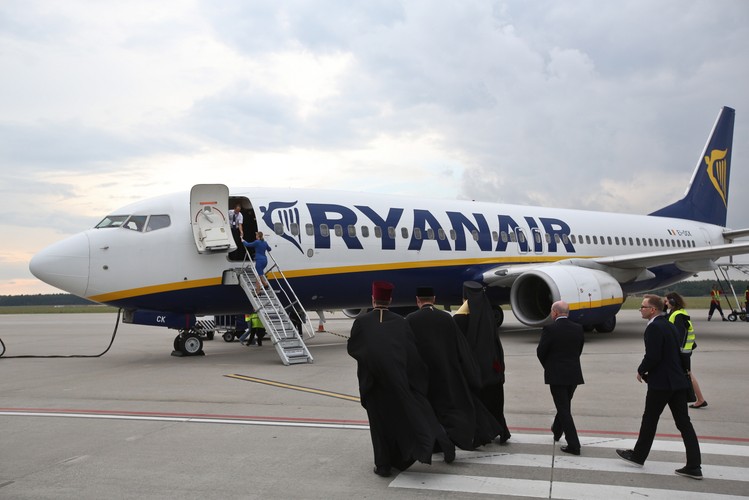 Relikwie przyleciały do Polski