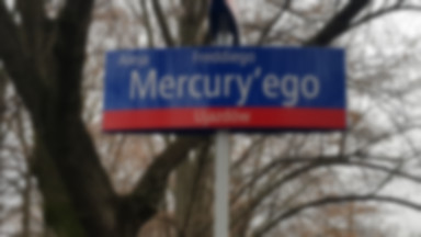 Freddie Mercury ma swoją aleję w Warszawie. Dziś odsłonięto tablice