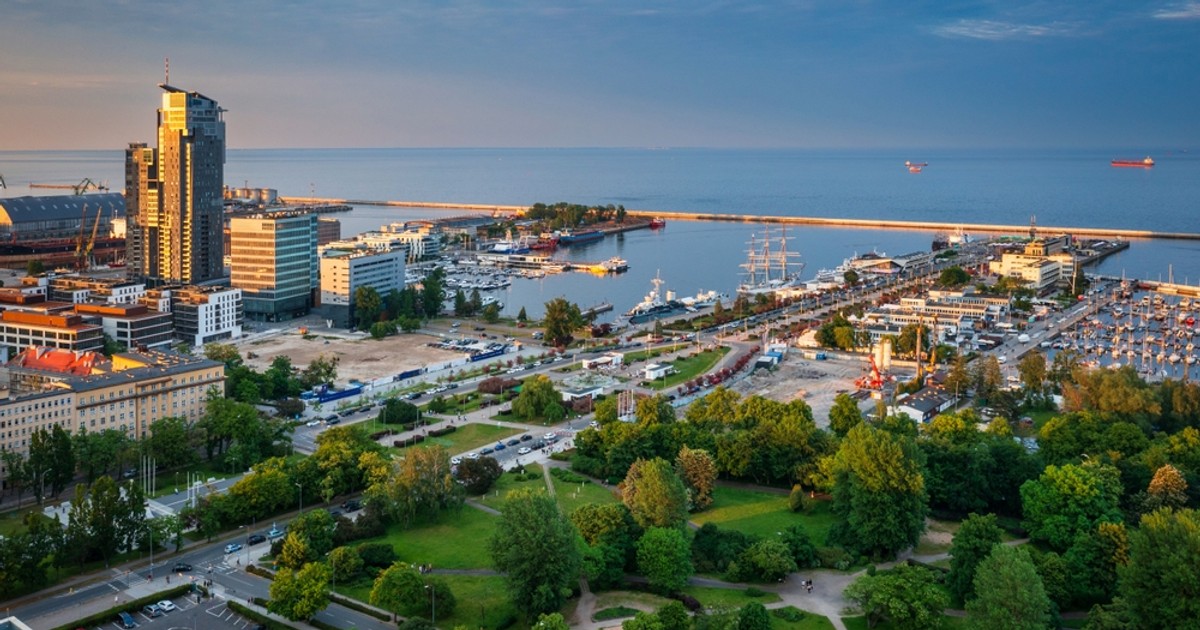 W Gdyni powstanie nowa marina. Ruszyła rozbiórka starych hangarów