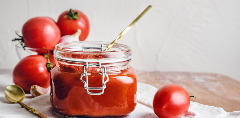 Zobacz, jak podkręcić smak domowego przecieru pomidorowego. Ten ze sklepu nigdy nie będzie tak dobry