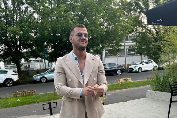 "TATA JE IMAO TUMOR NA MOZGU, MAMA BOLESNA, A U KUĆI 50 EVRA" Pevač prošao kroz pakao: "Bio sam bez primanja sedam meseci"