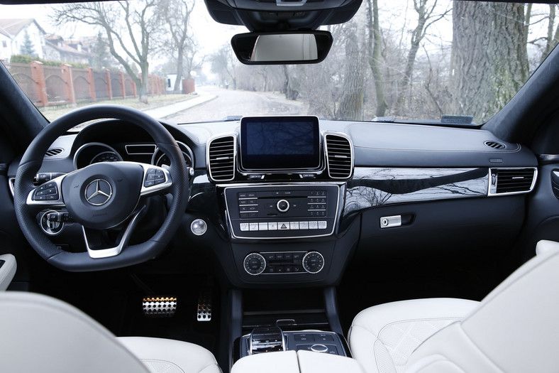 Wnętrze samochodu Mercedes-Benz GLE 450