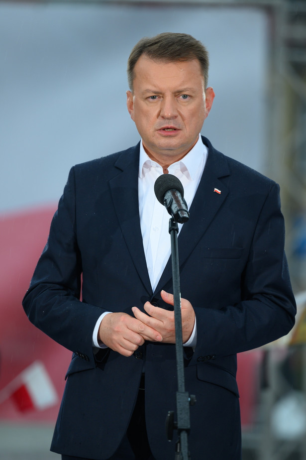 Minister obrony narodowej Mariusz Błaszczak podczas spotkania z mieszkańcami w Strzyżowie