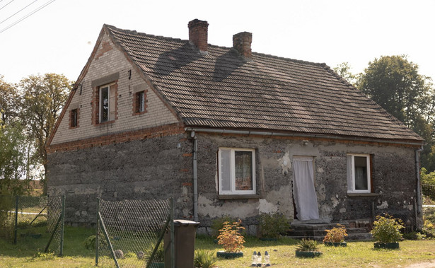 Dom w Czernikach, w którym odnaleziono zwłoki trójki noworodków
