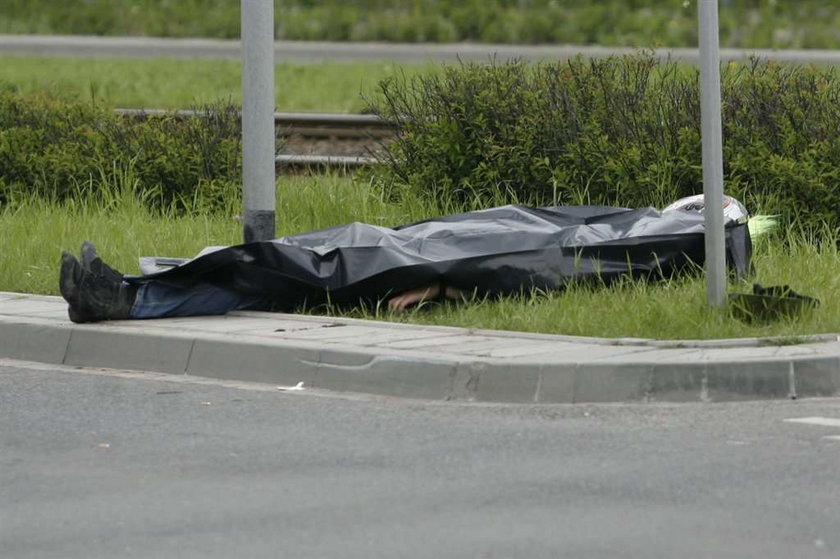 Wracał na motorze ze służby. Wjechało w niego czarne audi