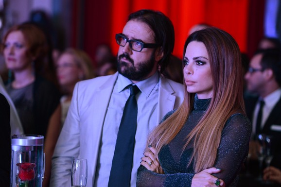 "STALNO ŠALJE SVEŽE CVEĆE NA GROB" Evo kako Nikolina Pišek čuva uspomenu na supruga Vidoja koji je preminuo pre četiri godine