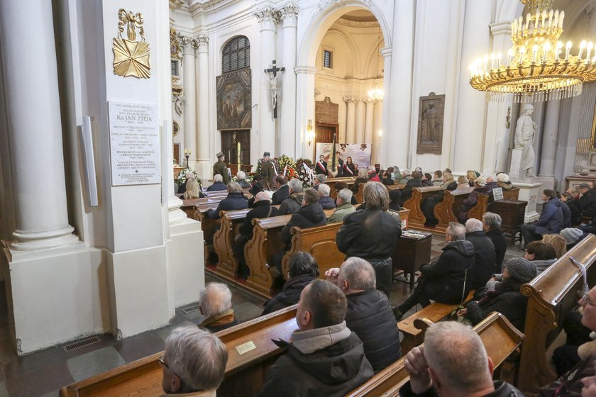 Pogrzeb reżysera „Rodziny zastępczej”