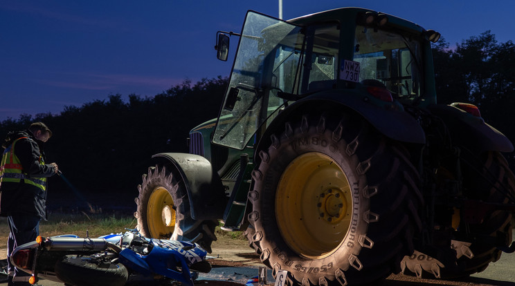 Traktor és motoros ütközött /Fotó: MTI - Donka Ferenc