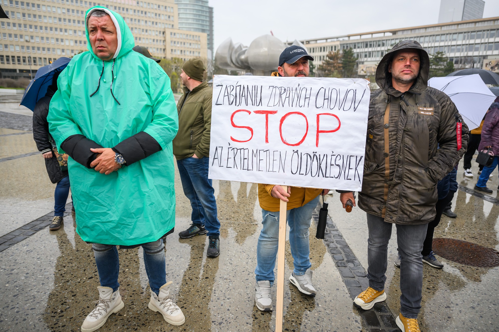 Protest proti zabíjaniu zdravých zvierat v dôsledku choroby SLAK v Bratislave 28. marca 2025.