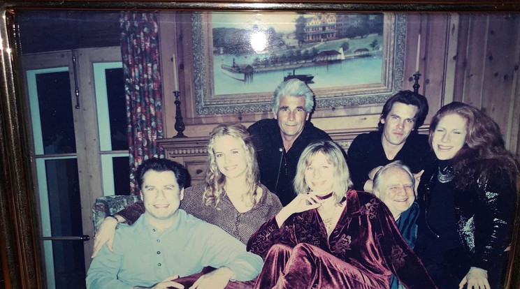 John Travolta (balra) osztotta meg a fotót a Brandónak rendezett partiról / fotó: Instagram