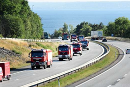Konwój polskich strażaków, którzy pomogą gasić pożary w Szwecji 