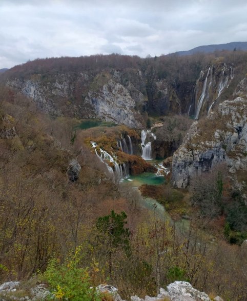 Wolna od turystów jesień w Parku Narodowym Jezior Plitwickich