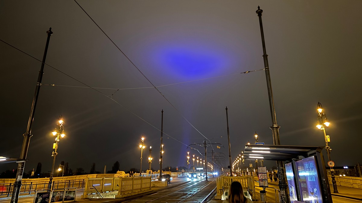 Az ott mi? Rejtélyes fényjelenség tűnt fel Budapest egén – fotó