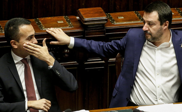 Nasila się konflikt w rządzie Włoch. Salvini i Di Maio skaczą sobie do gardeł. "Dostaliśmy cios w plecy"