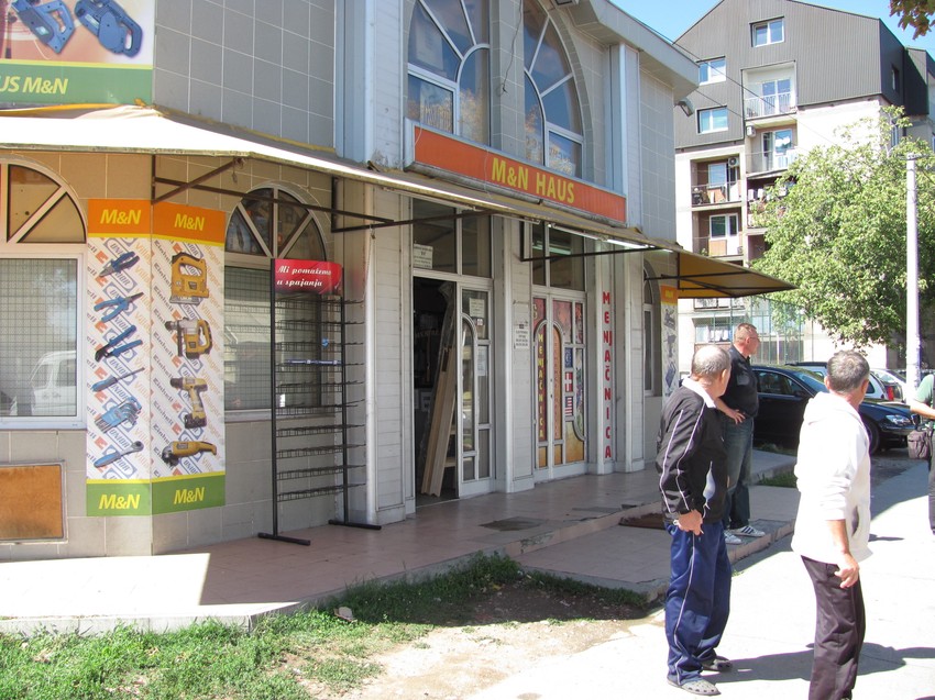 Radnik menjačnice upucan u glavu: Opljačkana menjačnica "MN haus"