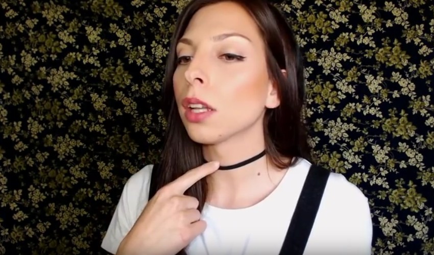 Ovde mi je Adamova jabučica - kaže Sofija