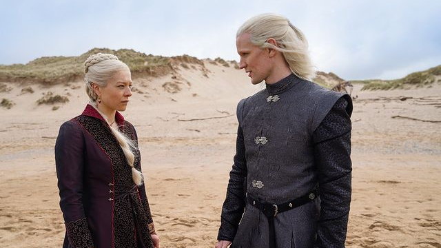 Emma D'Arcy jako księżniczka Rhaenyra Targaryen i Matt Smith jako książę Daemon Targaryen w serialu "Ród smoka"