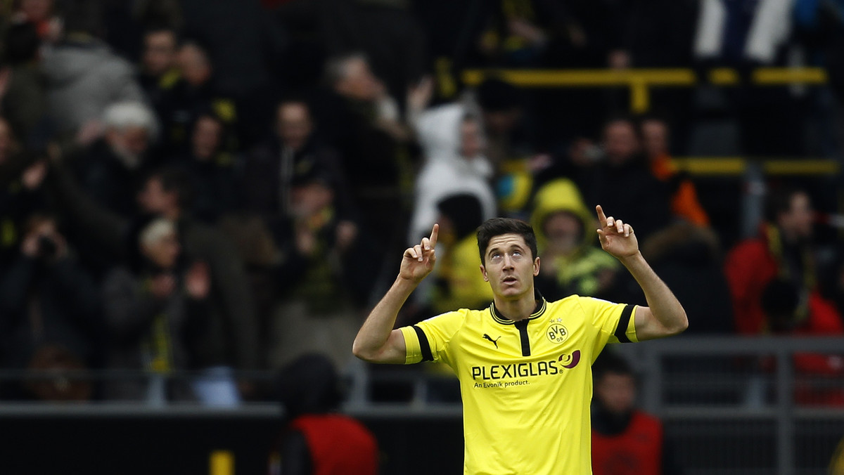 Robert Lewandowski zdobywając gola w sobotnim meczu Borussii Dortmund z VfB Stuttgart (2:1) do dziewięciu przedłużył serię meczów, w których wpisał się na listę strzelców. To trzecia najdłuższa taka passa w historii piłkarskiej ekstraklasy Niemiec.