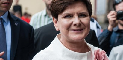 Premier popiera różaniec, zagraniczne media się dziwią