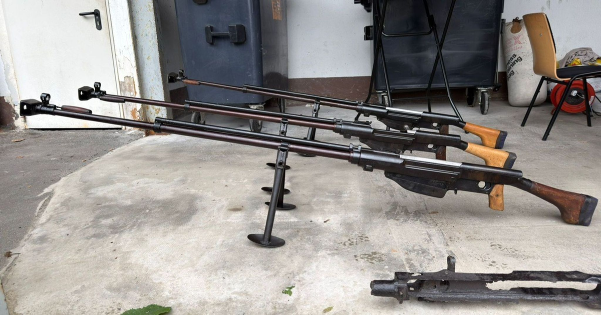 320 Waffen in Remscheid entdeckt - Munition in Türrahmen versteckt