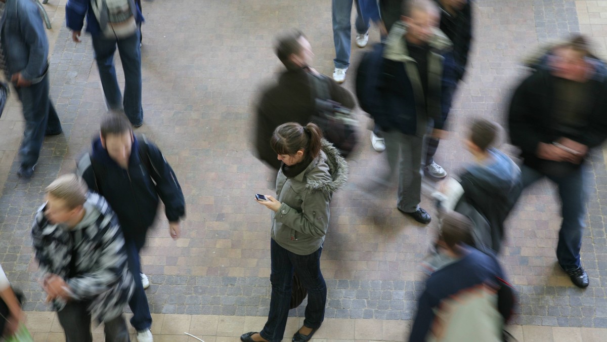 Z przygotowanej przez Główny Urząd Statystyczny prognozy na lata 2008-2035 wynika, że liczba ludności Polski będzie systematycznie się zmniejszać. Poseł PiS Tomasz Latos w rozmowie z Onetem powiedział, że najlepszym środkiem w celu zapobieżenia kryzysowi demograficznemu byłoby stosowanie przez państwo ulg podatkowych oraz stworzenie ustawy o zdrowiu prokreacyjnym.