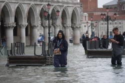 Burmistrz Wenecji do turystów: Przyjeżdżajcie, miasto żyje