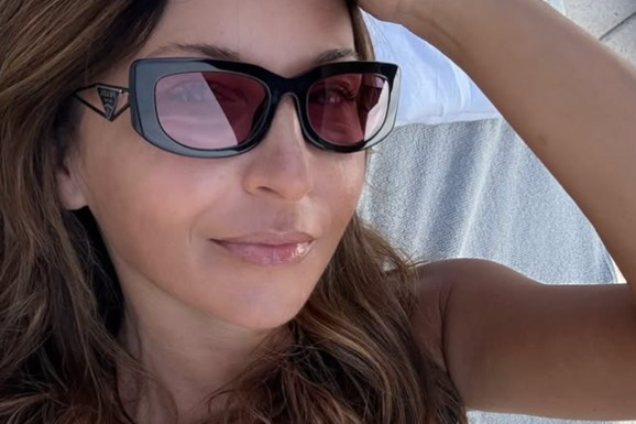 (FOTO) RAZGLEDNICE IZ ROVINJA Sanja Marinković pokazala najzgodnije noge na hrvatskom primorju, utegla se u crnobeli kupaći sve pršti