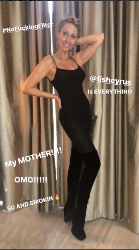 Ezt a képet tette ki anyjáról Miley