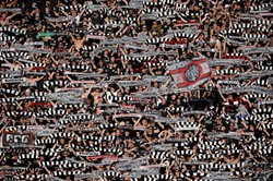 Niemieccy kibice coraz częściej "hajlują" na stadionach