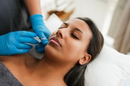 przerwa na kawę, zakupy i darmowy botoks. niebezpieczny precedens w ni