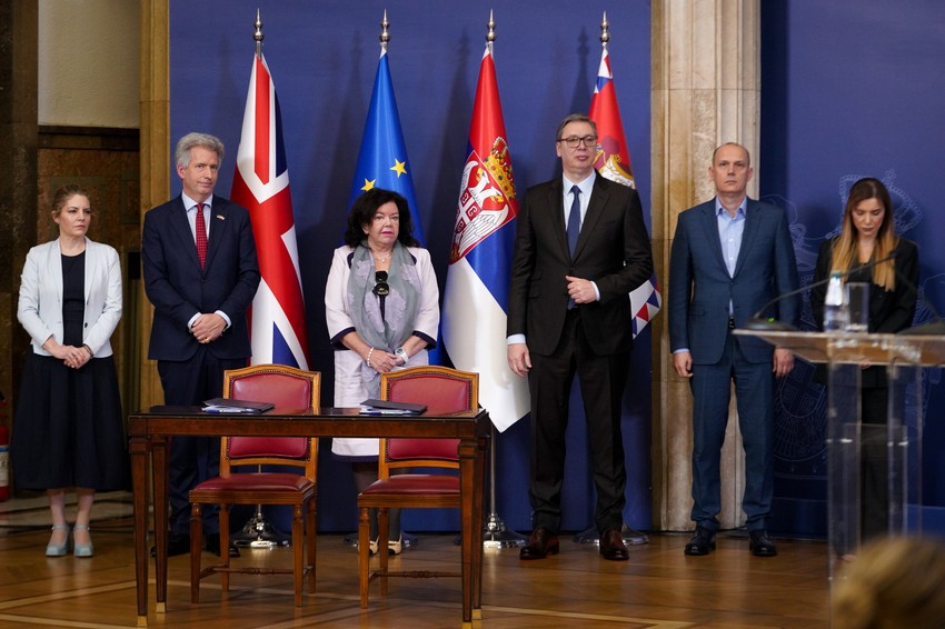 Predsednik Vučić na potpisivanju ugovora o inovativnim lekovima između RFZO i Astra Zeneka 