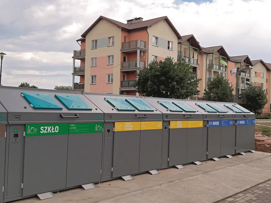 Dzięki pojemnikom na odpady systemu SISO w Ciechanowie liczba segregujących odpady gospodarstw domowych wzrosła z 10 proc. do 90 proc.