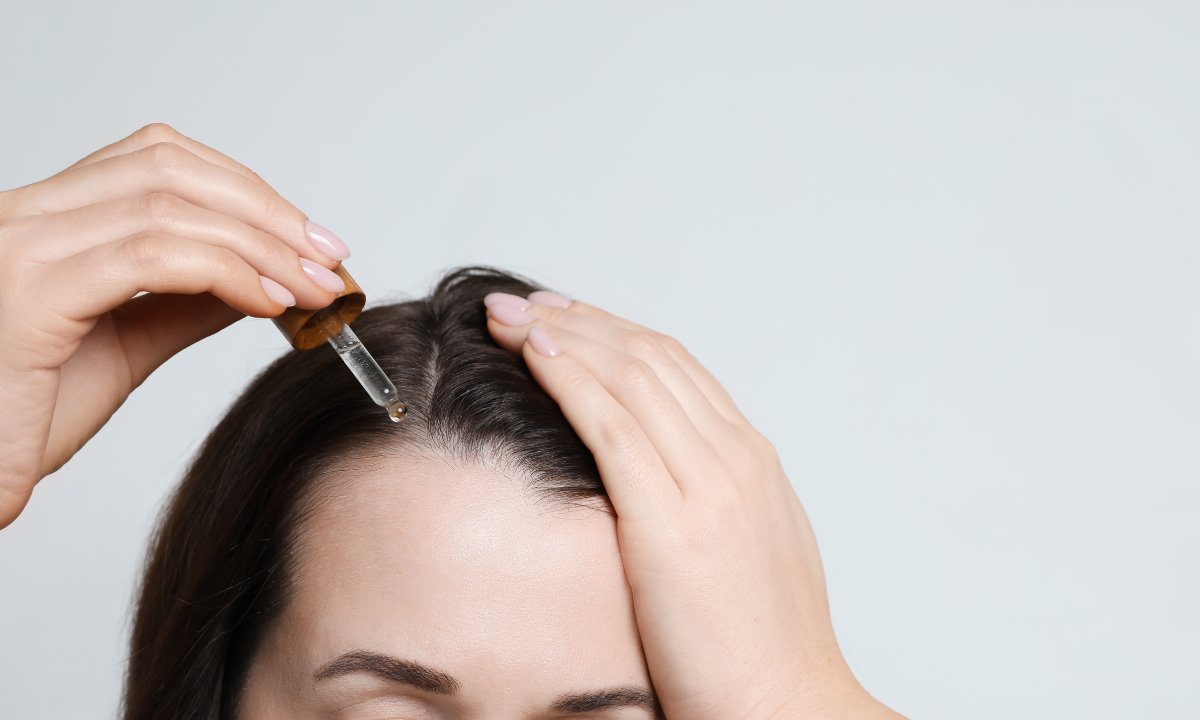 Ta wcierka to pogromca łysienia - włosy rosną choćby na zakolach! Teraz aż o połowę taniej