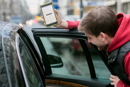 Uber rośnie jak na drożdżach i obchodzi symboliczne urodziny. Sądowy pozew "prezentem" od taksówkarzy