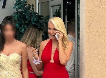 OŽENIO SE BRAT BOJANE RISTIVOJEVIĆ: Ona je u crkvi nosila maramu na glavi, a za žurku je odabrala izdanje na kom bi joj i Rubi pozavidela! (Foto)