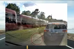 Kamera samochodowa uchwyciła silne zderzenie dwóch tramwajów w Łodzi [WIDEO]