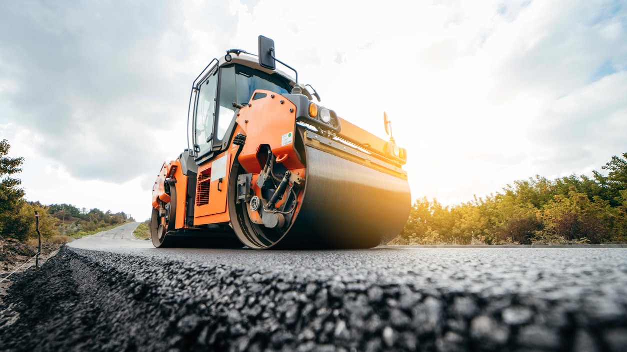 Koniec dier na cestách? Grafén má zásadne zmeniť asfalt a predĺžiť jeho životnosť!