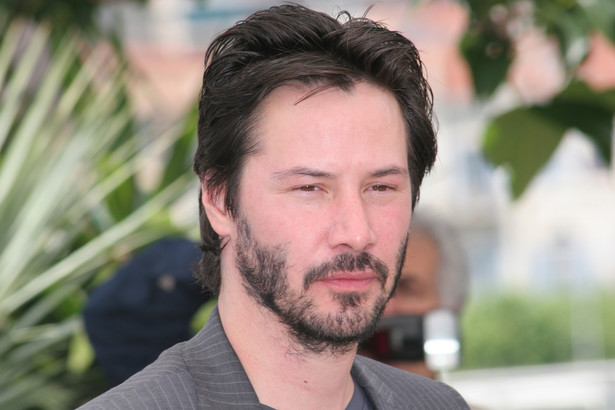 Keanu Reeves z plecakiem na ulicach Hongkongu