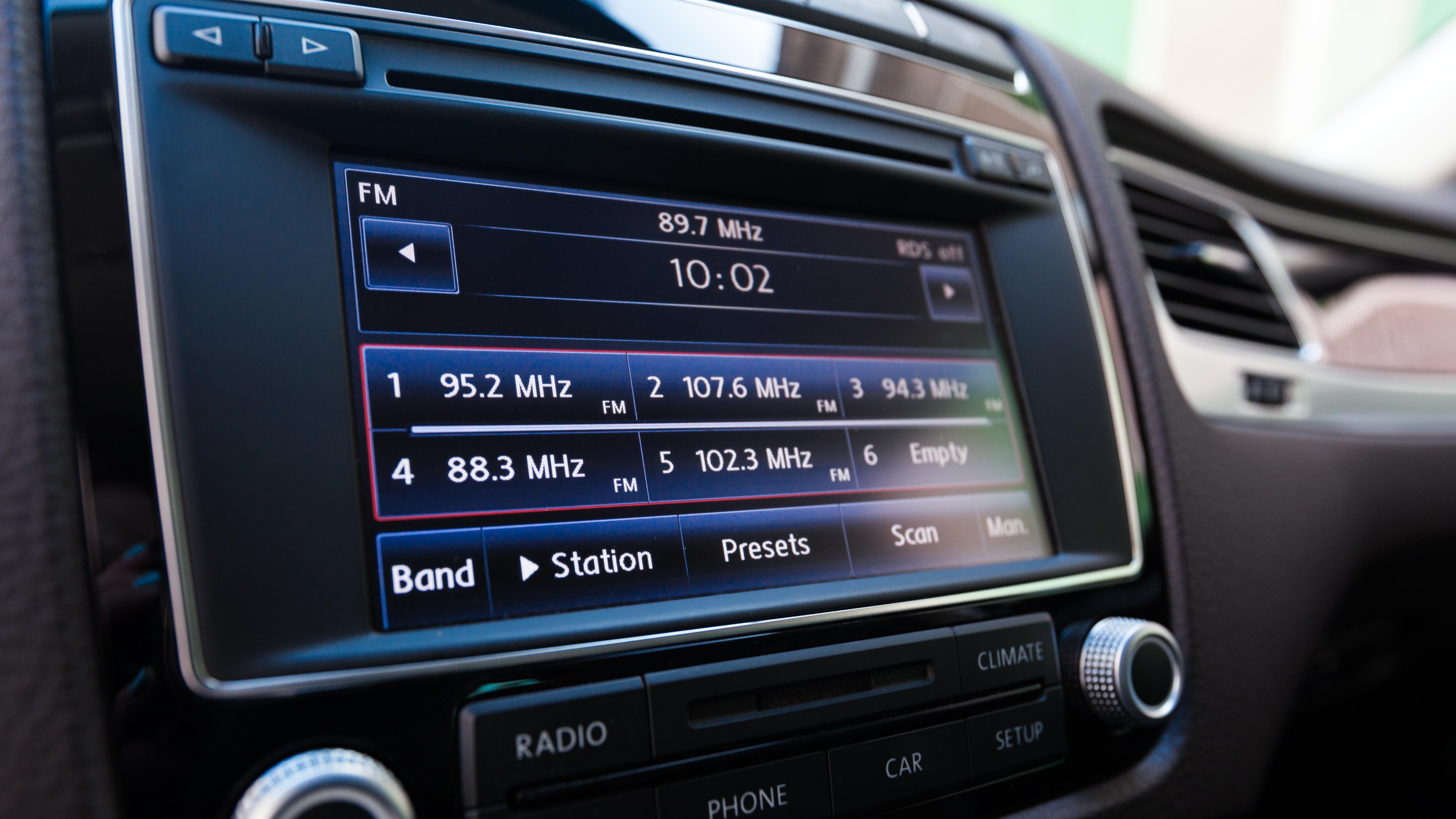 Radia samochodowe z Bluetooth - dlaczego warto w nie zainwestować?