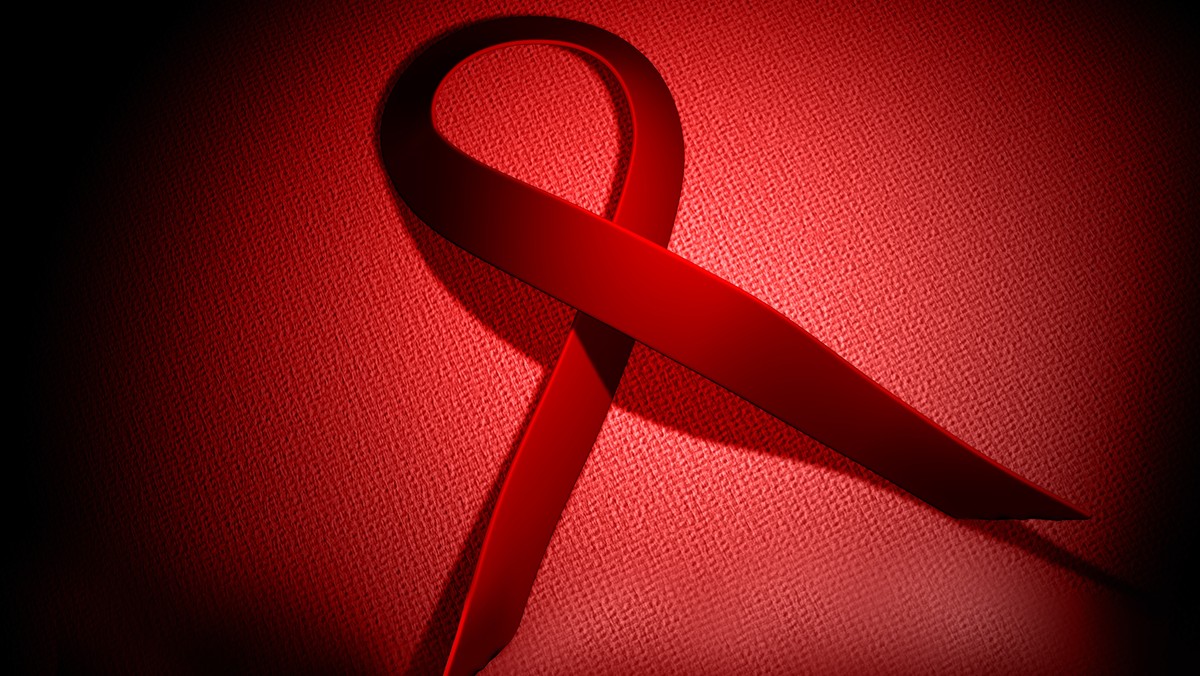 W Zachodniej Afryce naukowcy odkryli nowy rodzaj wirusa HIV, który przyśpiesza wybuch choroby. Jak wynika z badań, szczepy wirusa łączą się, tworząc w organizmie rekombinanty.