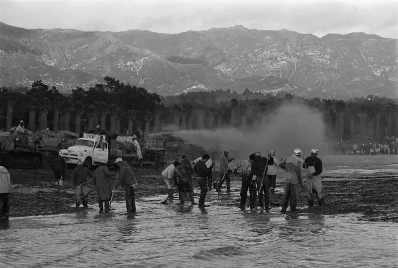 Akcja ratunkowa w Santa Barbara w 1969 roku / Bettmann / Contributor