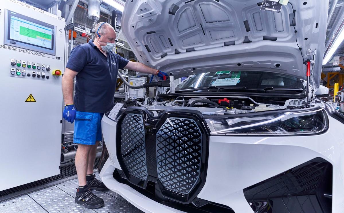 BMW iX