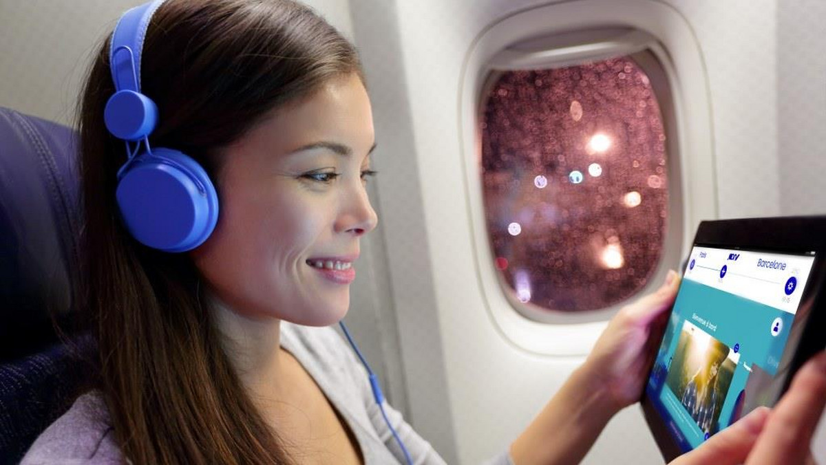 Od 1 kwietnia b.r. pasażerowie podróżujący liniami KLM na pokładach samolotów Boeing 747 mogą doświadczyć rozrywki pokładowej w nowym wydaniu. Dzięki transmisji strumieniowej danych, podróżni mogą teraz odbierać program na własnym urządzeniu mobilnym (smartfon, tablet, laptop).