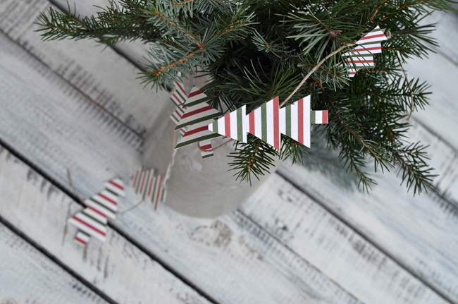 Papierowe ozdoby świąteczne są bardzo tanie i możemy je co roku dowolnie modyfikować