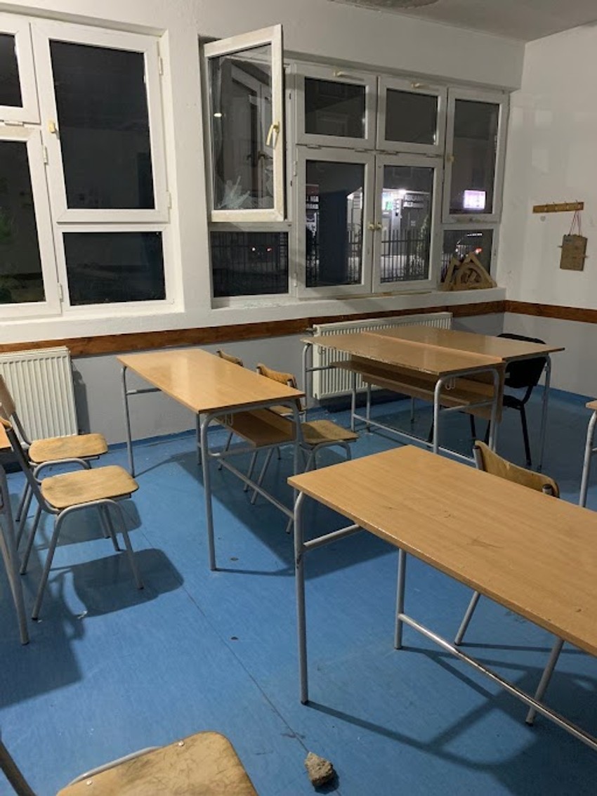 Kamenovana škola u Lipljanu